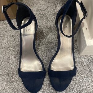 Worthington Navy Blue Heels 9.5 Chunk Heel